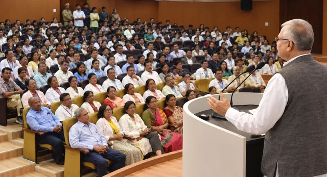 एआई बनेगा डॉक्टरों का सहयोगी, विकल्प नहीं; पीजीआई के स्थापना दिवस पर तकनीक आधारित चिकित्सा पर जोर