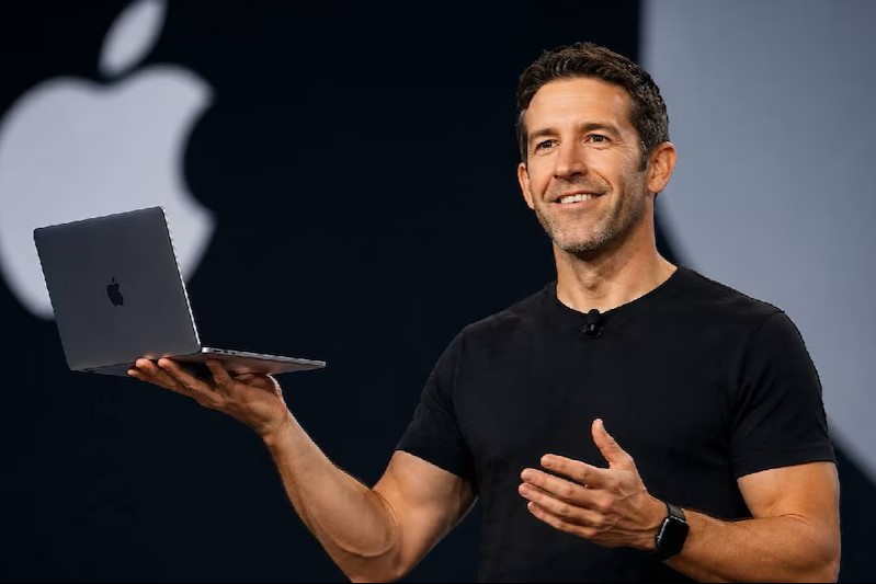 इंजीनियर से Apple के CEO तक: कौन हैं जॉन टर्नस, जिन्हें मिली टिम कुक की विरासत संभालने की जिम्मेदारी? इंजीनियर से Apple के CEO तक: कौन हैं जॉन टर्नस, जिन्हें मिली टिम कुक की विरासत संभालने की जिम्मेदारी?