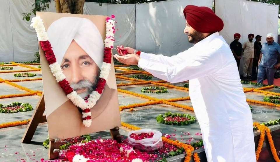 बेअंत सिंह की पुण्यतिथि पर गरमाई पंजाब की सियासत, ‘सतलुज’ और बंदी सिंहों पर बिट्टू ने साधा निशाना बेअंत सिंह की पुण्यतिथि पर गरमाई पंजाब की सियासत, ‘सतलुज’ और बंदी सिंहों पर बिट्टू ने साधा निशाना