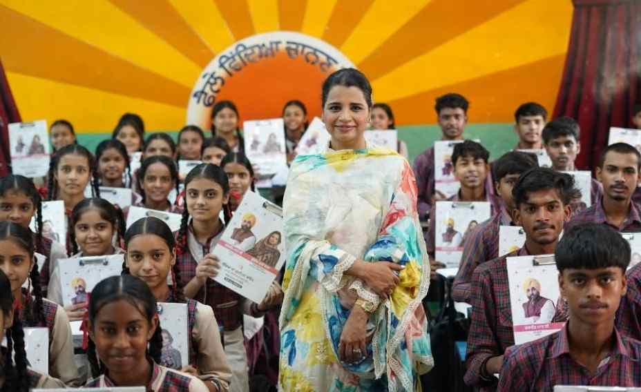 अंतरराष्ट्रीय साक्षरता दिवस पर गुनजीत रुचि बावा ने 1200 विद्यार्थियों को किया जागरूक