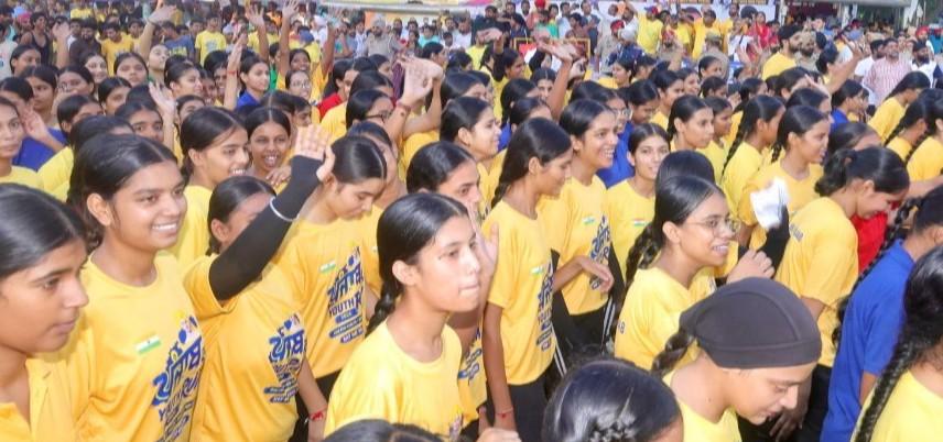 बठिंडा की सड़कों पर दौड़ा पंजाब, 20 हजार लोगों ने खेलों के जरिए चुना नशामुक्त भविष्य