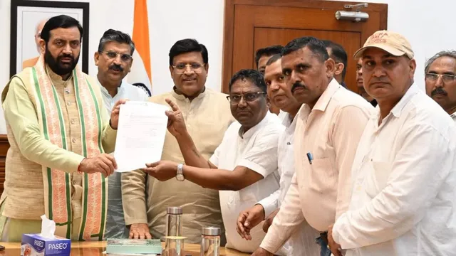 36 दिन बाद थमा सफाईकर्मियों का आंदोलन, हरियाणा में अब युद्धस्तर पर चलेगा स्वच्छता अभियान