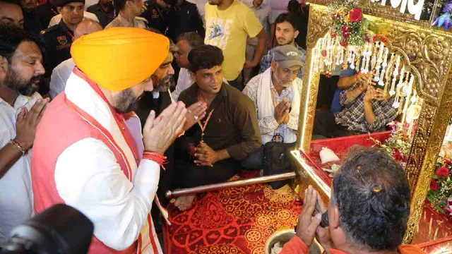 अंबाला में वामन द्वादशी मेले का शुभारंभ, सीएम सैनी बोले- पीढ़ियों को जोड़ रही आस्था की यह परंपरा अंबाला में वामन द्वादशी मेले का शुभारंभ, सीएम सैनी बोले- पीढ़ियों को जोड़ रही आस्था की यह परंपरा