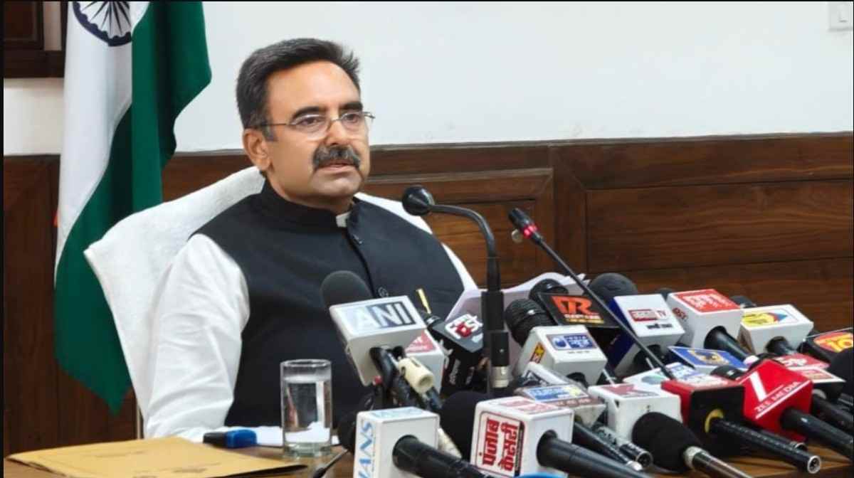 साक्षरता केवल पढ़ने-लिखने तक सीमित नहीं, जागरूक नागरिक बनाने का माध्यम : हरविंद्र कल्याण