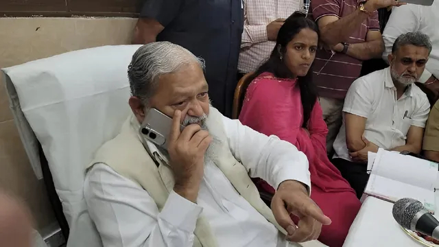 जिंदा शख्स को सरकारी रिकॉर्ड में ‘मार’ दिया, अनिल विज बोले- तुम यमराज हो क्या?