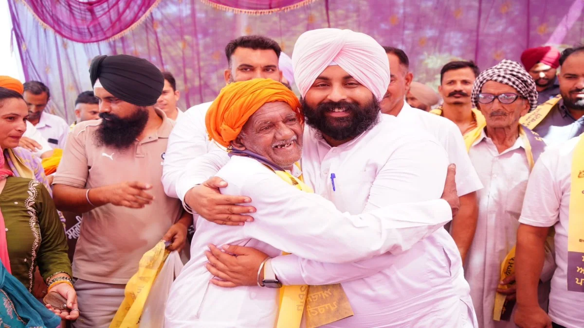 नानोवाल में कांग्रेस को झटका, दर्जनों कार्यकर्ता आप में शामिल; बैंस बोले- विकास और भाईचारे को देंगे प्राथमिकता