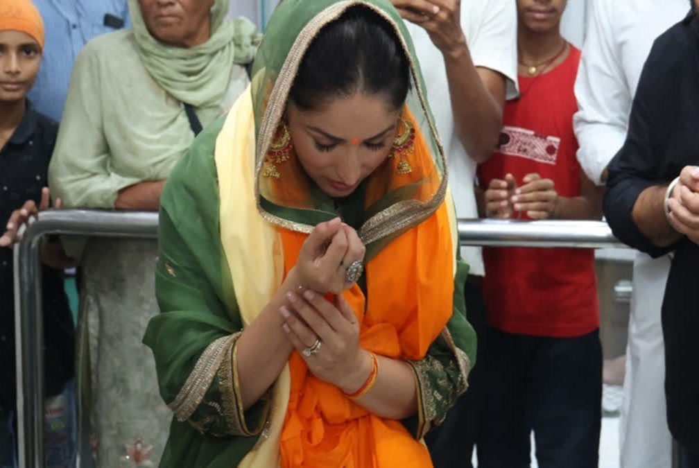 फिल्म की रिलीज से पहले यामी गौतम ने टेका पटना साहिब में माथा, ‘नई नवेली’ की कामयाबी के लिए लिया आशीर्वाद