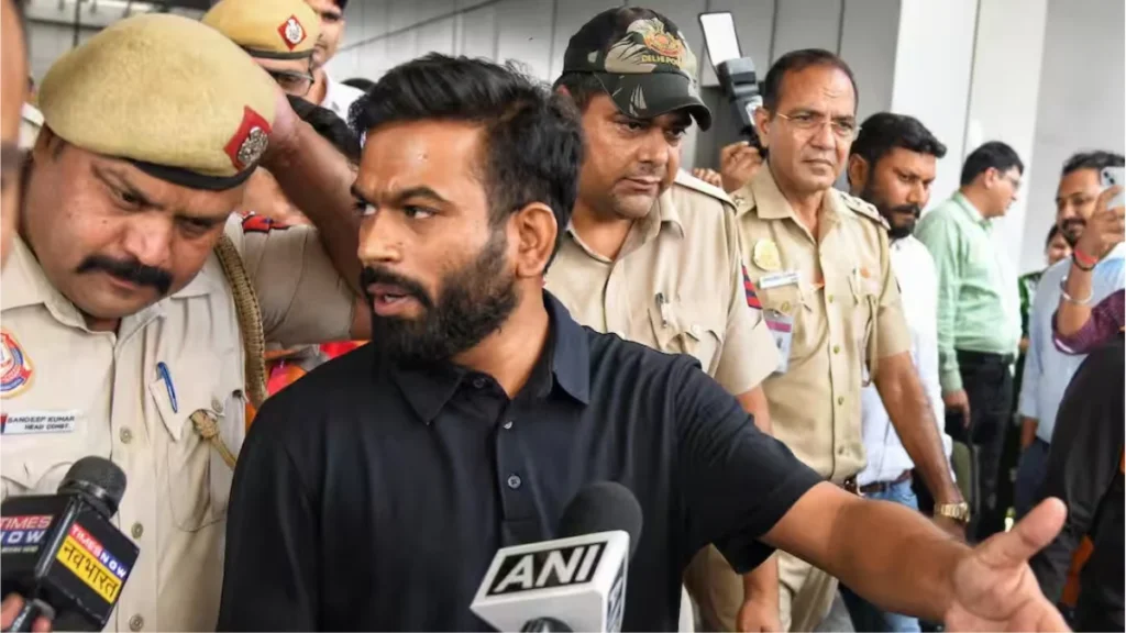 तिरंगा मार्च से पहले दिल्ली में बड़ा एक्शन, CJP संस्थापक अभिजीत दीपके गिरफ्तार: नेहा बोरा रिहा तिरंगा मार्च से पहले दिल्ली में बड़ा एक्शन, CJP संस्थापक अभिजीत दीपके गिरफ्तार: नेहा बोरा रिहा