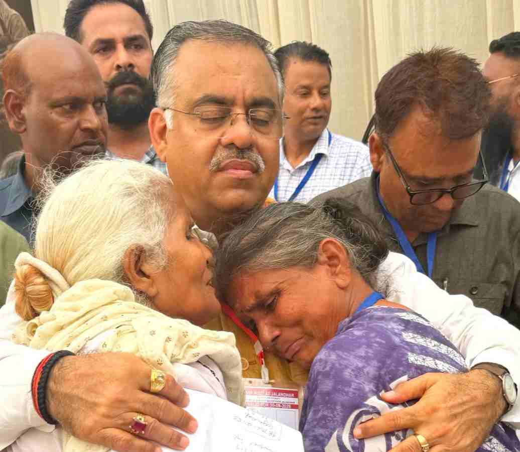 नशा पीड़ित परिवारों के दर्द से रूबरू हुए तरुण चुघ, बोले- 2029 तक चिट्टे के कारोबार पर प्रहार का संकल्प