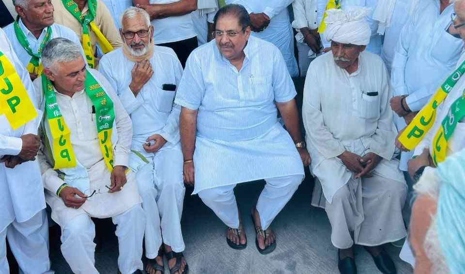 अजय चौटाला का भाजपा पर हमला: खिलाड़ियों को सुविधाएं नहीं, किसानों को फसल-खाद की परेशानी; 90 विधानसभा क्षेत्रों में जनजागरण का ऐलान अजय चौटाला का भाजपा पर हमला: खिलाड़ियों को सुविधाएं नहीं, किसानों को फसल-खाद की परेशानी; 90 विधानसभा क्षेत्रों में जनजागरण का ऐलान