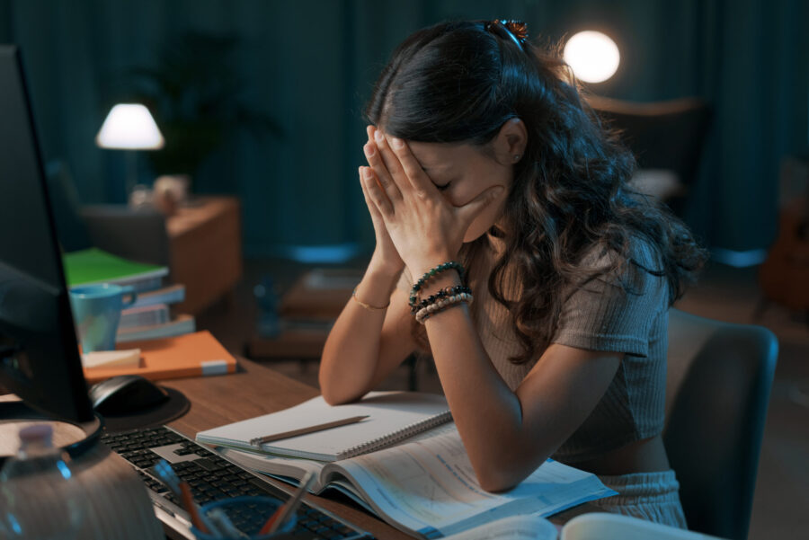 काम के दबाव से दिमाग हो रहा है परेशान? बिना छुट्टी लिए मेंटल थकान दूर करने के 7 आसान तरीके, तुरंत लौटेगा फोकस
