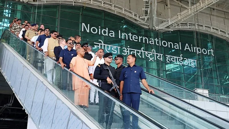 एयरपोर्ट का नाम बदलने का अधिकार किसके पास? विधानसभा से केंद्र सरकार तक ऐसे पूरी होती है प्रक्रिया, जानें किन हवाई अड्डों के बदले नाम