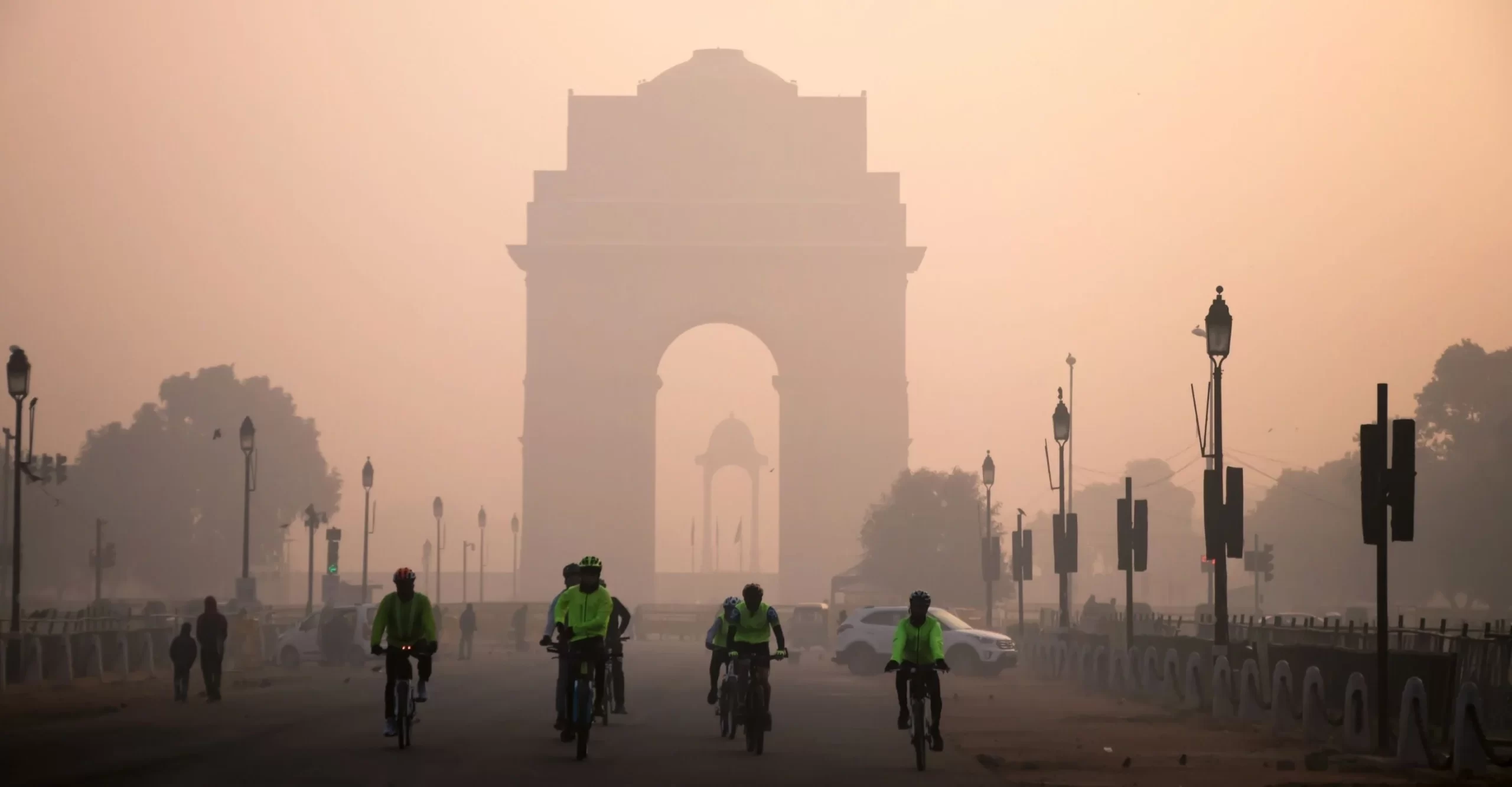 दिल्ली-NCR में सर्दियों की शुरुआत होते ही क्यों बढ़ने लगता है प्रदूषण? जानिए जहरीली हवा के पीछे की पूरी कहानी दिल्ली-NCR में सर्दियों की शुरुआत होते ही क्यों बढ़ने लगता है प्रदूषण? जानिए जहरीली हवा के पीछे की पूरी कहानी