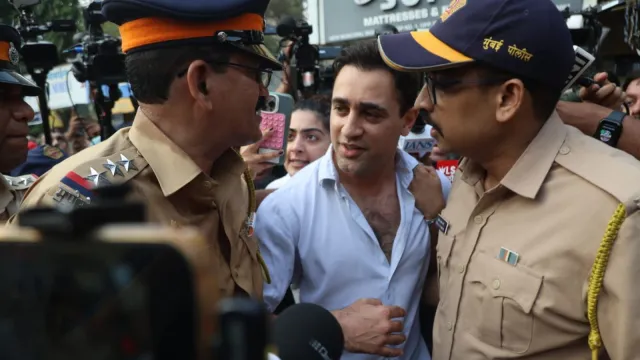 इमरान खान को देश छोड़ने के नोटिस पर कानूनी लड़ाई का विकल्प, जानिए OCI कार्डधारकों के अधिकार और पाबंदियां