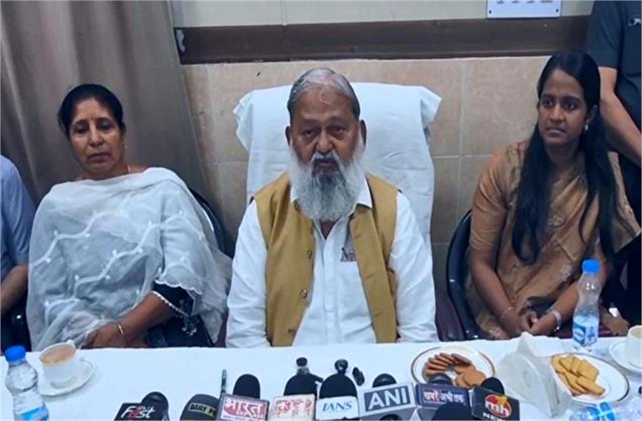 अनिल विज का अधिकारियों को अल्टीमेटम: जनसुनवाई की हर शिकायत पर सात दिन में कार्रवाई जरूरी