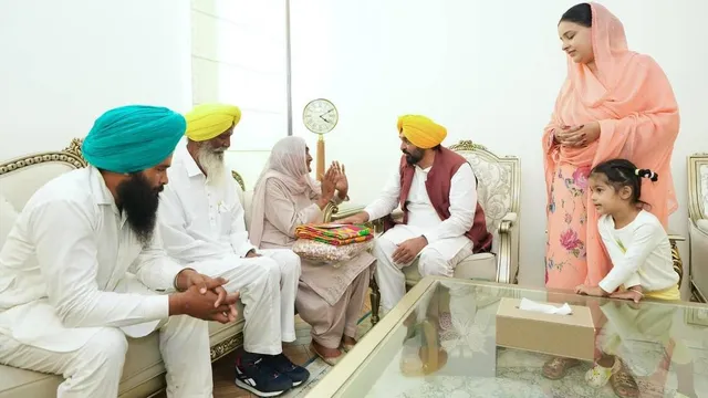 मावां-धियां सत्कार योजना को मान ने बताया सामाजिक बदलाव की शुरुआत, 75 लाख महिलाओं का पंजीकरण मावां-धियां सत्कार योजना को मान ने बताया सामाजिक बदलाव की शुरुआत, 75 लाख महिलाओं का पंजीकरण