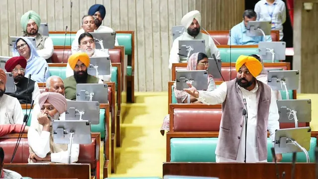 पंजाब विधानसभा में हंगामा, खैहरा को रोकने पर कांग्रेस और सुरक्षा कर्मियों में धक्कामुक्की; विपक्ष की गैरमौजूदगी में आठ प्रस्ताव पारित