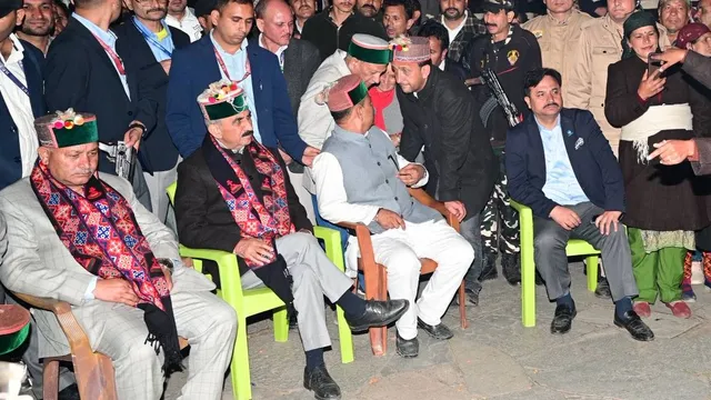 वीरभद्र सिंह के गढ़ रोहड़ू में सुक्खू के कार्यक्रम में उमड़ी भीड़, स्थानीय संवाद और नाटी ने खींचा ध्यान