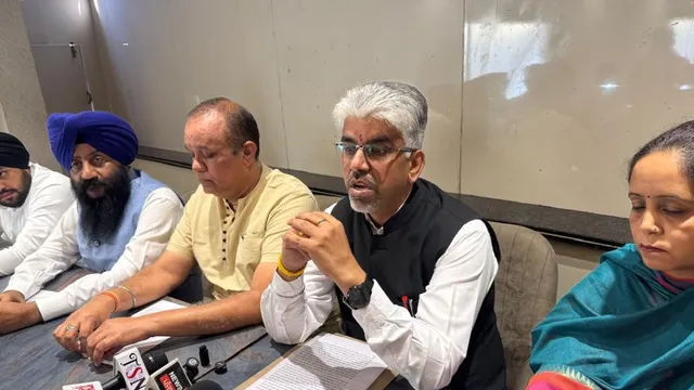होशियारपुर बार एसोसिएशन के प्रधान ने उठाए सवाल, पत्नी के निलंबन को बताया राजनीतिक रंजिश