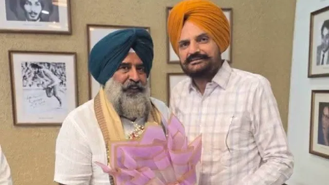 परगट सिंह को मिला बलकौर सिंह का आशीर्वाद, दलबीर गोल्डी समेत नेताओं ने दी बधाई परगट सिंह को मिला बलकौर सिंह का आशीर्वाद, दलबीर गोल्डी समेत नेताओं ने दी बधाई